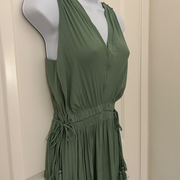 T TAHARI- Sea Green Women’s Dress - NWT -Size Small - Picture 2 of 6